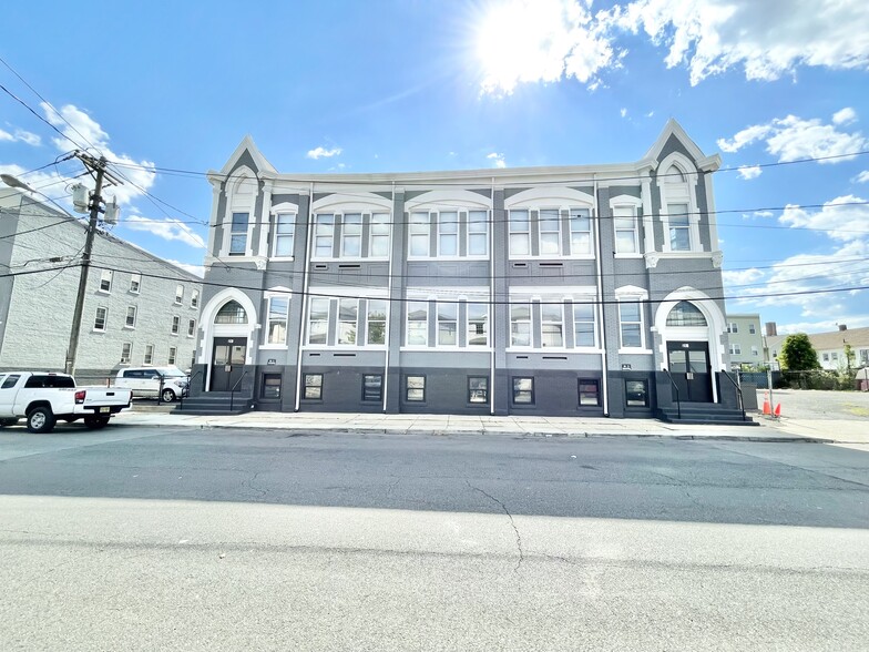 214-228 Msgr Kemezis Pl, Elizabeth, NJ for sale - Building Photo - Image 1 of 33