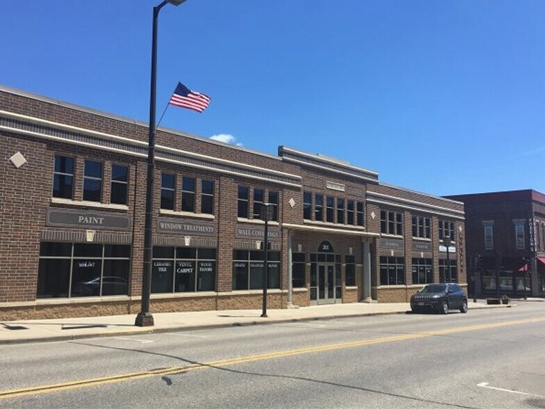 201 N Bridge St, Chippewa Falls, WI for sale - Primary Photo - Image 1 of 1