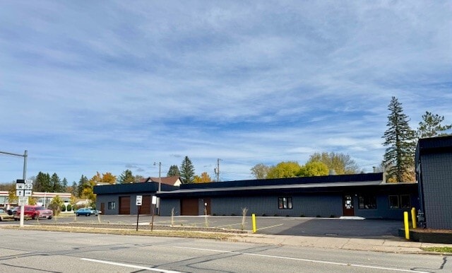 2105 N 6th St, Wausau, WI for lease - Building Photo - Image 1 of 9