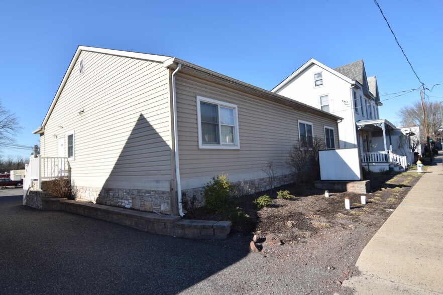 66 N Main St, Sellersville, PA 18960 DENTAL/MEDICAL/PROFESSIONAL OFFICE