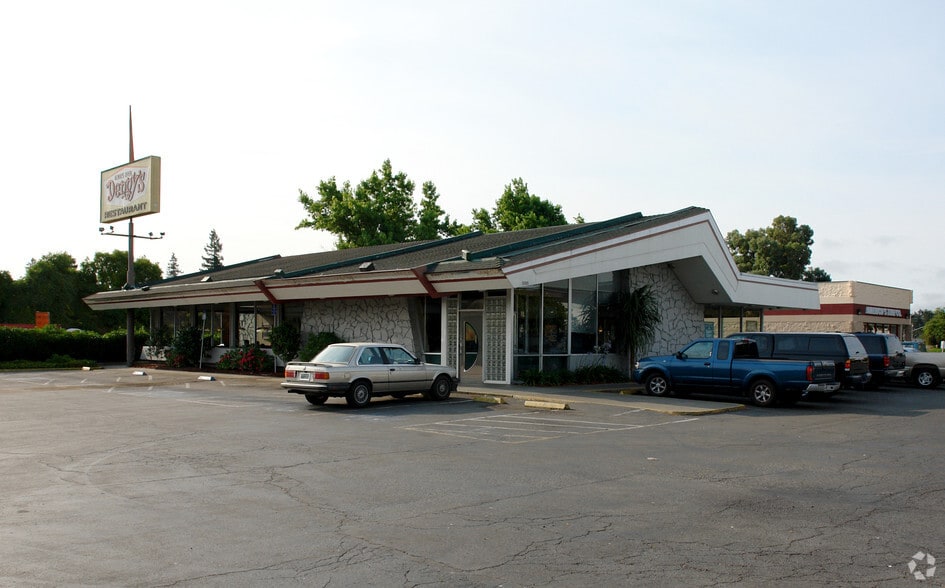 1000 Steele Ln, Santa Rosa, CA for lease - Building Photo - Image 2 of 3