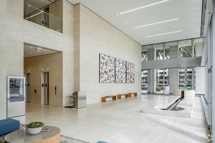 4695 MacArthur Ct, Newport Beach, CA for lease - Lobby - Image 2 of 6