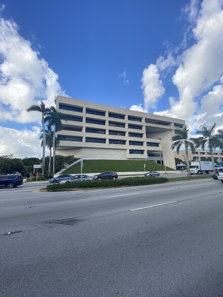 6355 NW 36th St, Miami, FL for lease - Building Photo - Image 1 of 29