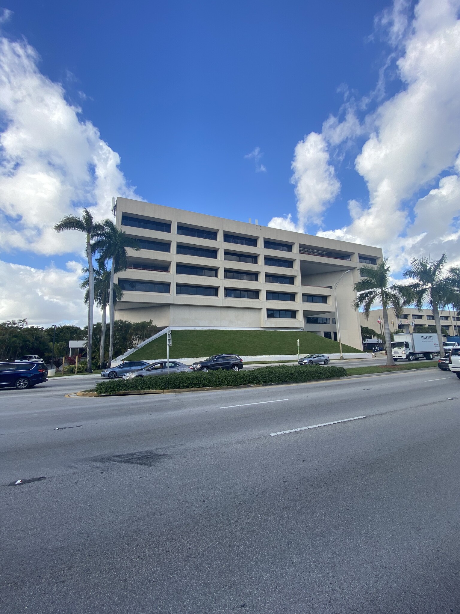 6355 NW 36th St, Miami, FL for lease Building Photo- Image 1 of 30