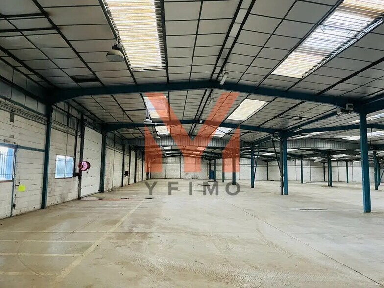 Flex in Coignières for lease - Building Photo - Image 3 of 5