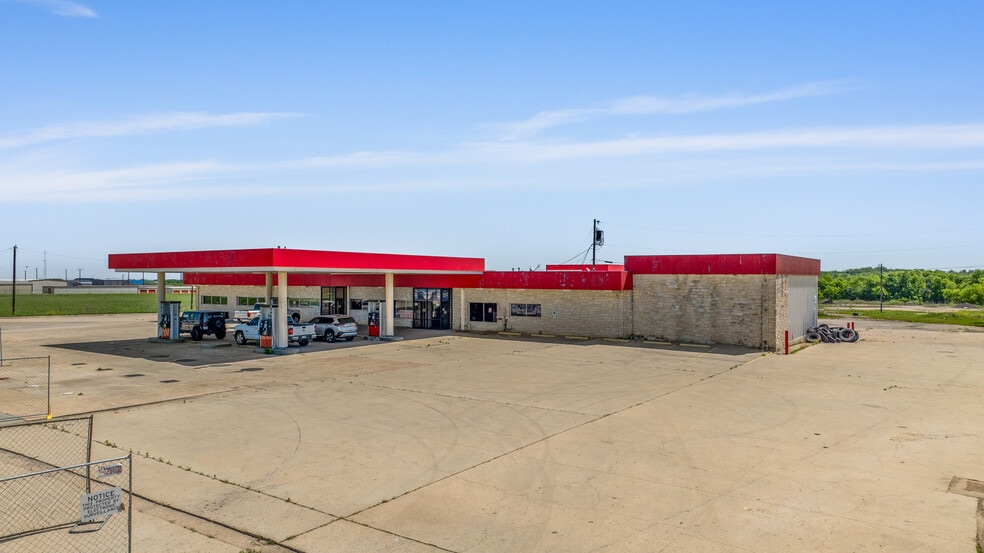 15881 Ih 35, Salado, TX for lease - Primary Photo - Image 1 of 9