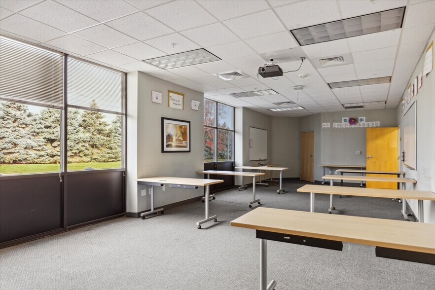 1125 Berkshire Blvd, Wyomissing, PA for lease - Building Photo - Image 3 of 5