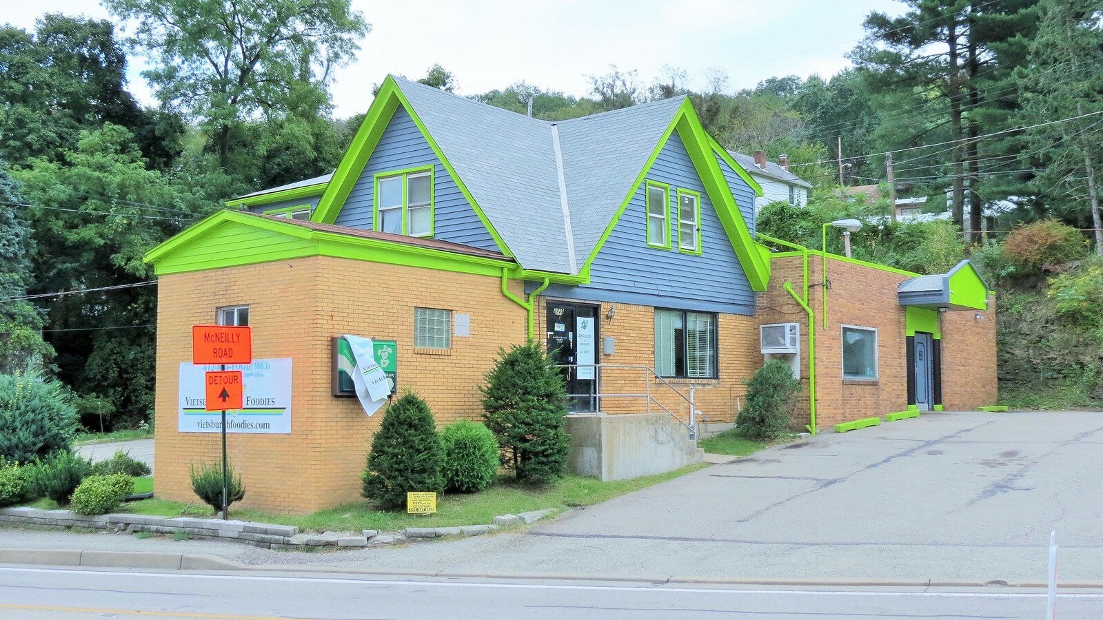 2739 Library Rd, Pittsburgh, PA 15234