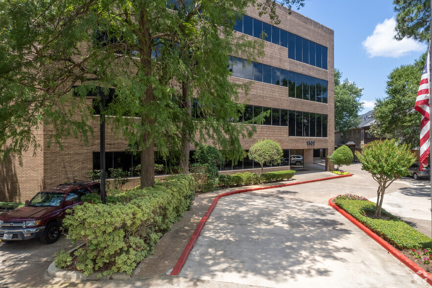 1502 Augusta Dr, Houston, TX for lease - Building Photo - Image 3 of 16