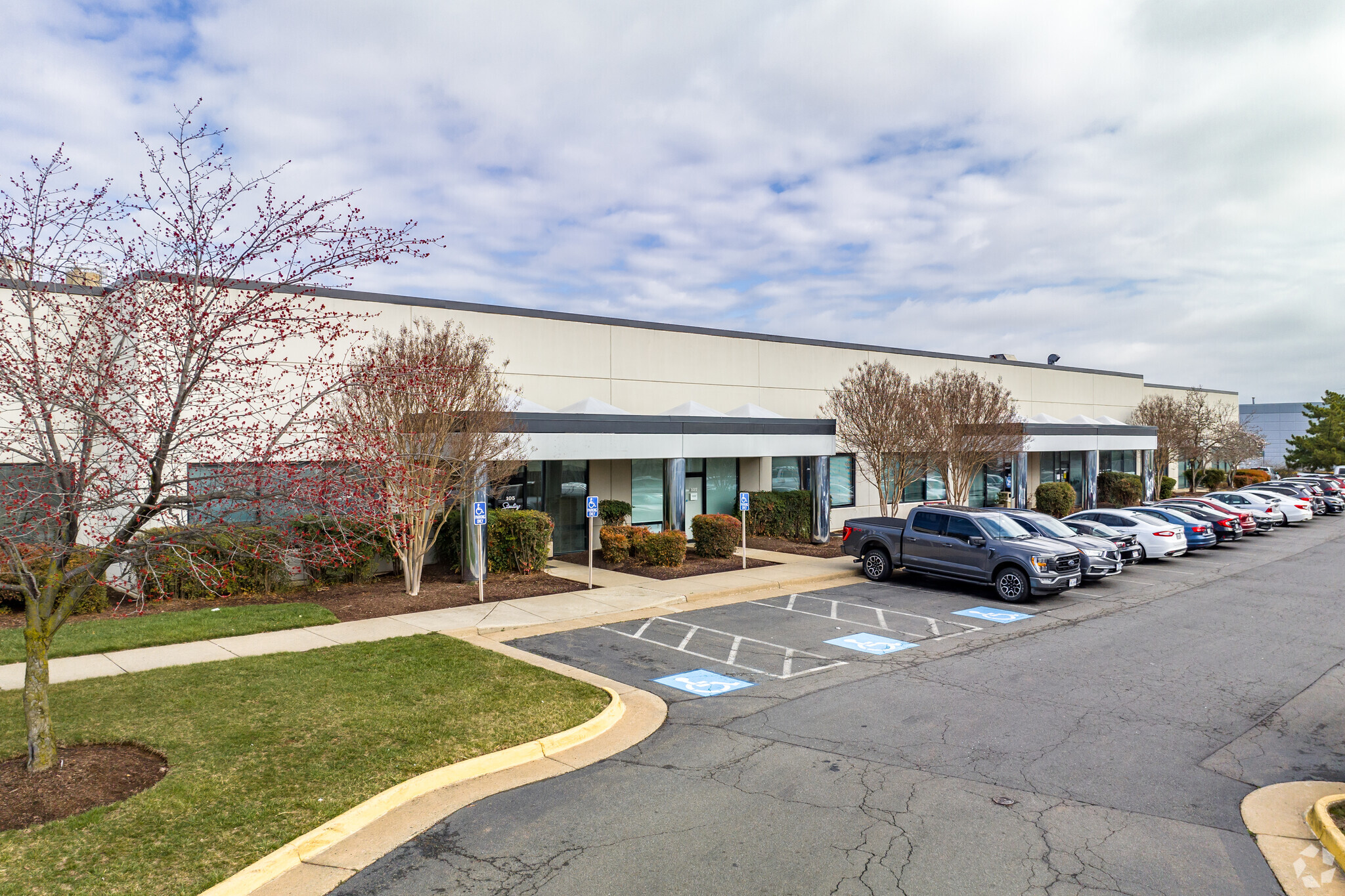 44880 Falcon Pl, Dulles, VA for lease Building Photo- Image 1 of 5