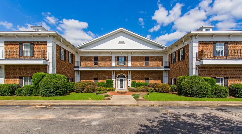 1111 Hillcrest Rd, Mobile, AL for sale - Building Photo - Image 2 of 9