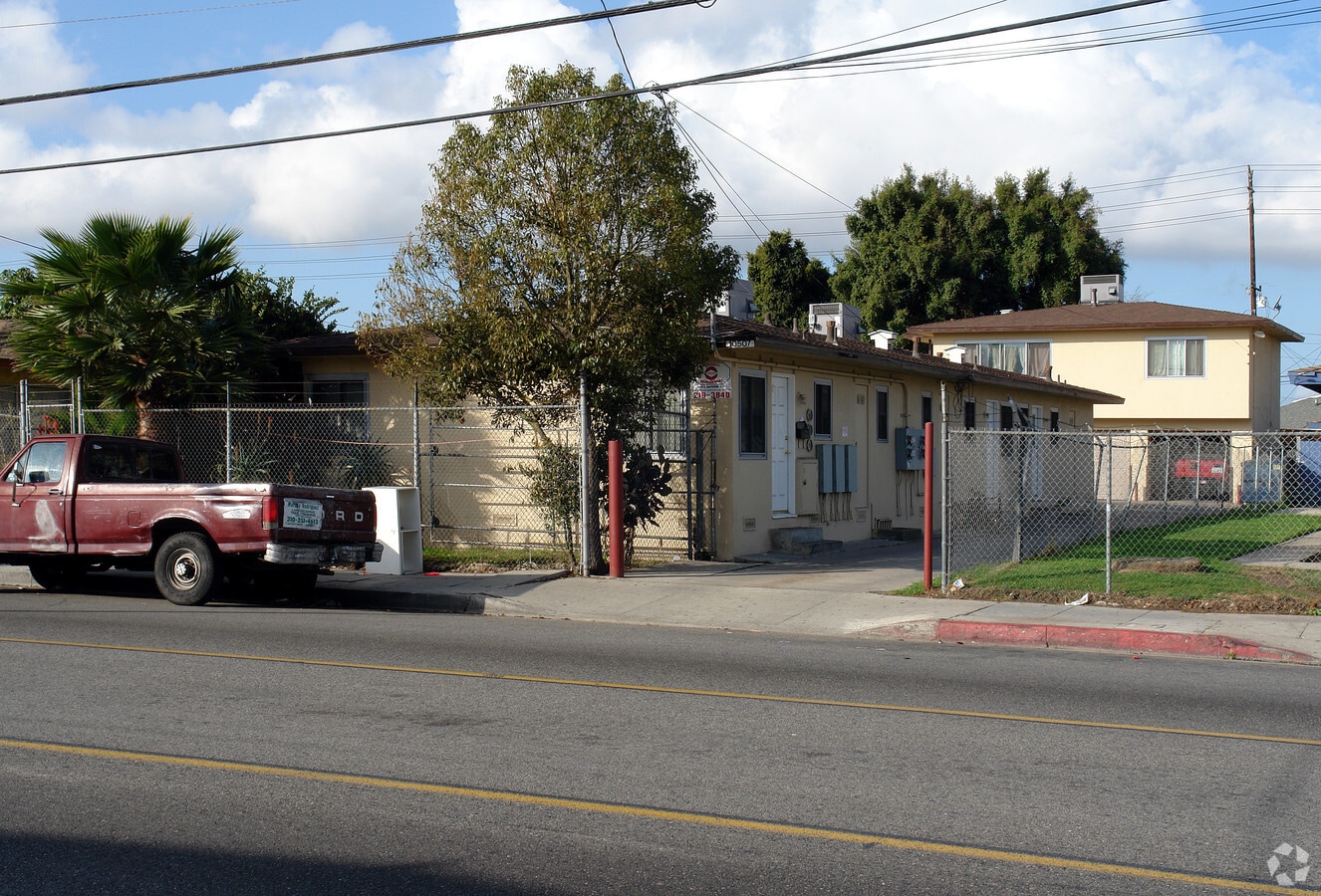 10507 S Inglewood Ave, Inglewood, CA 90304 Multifamily Property for