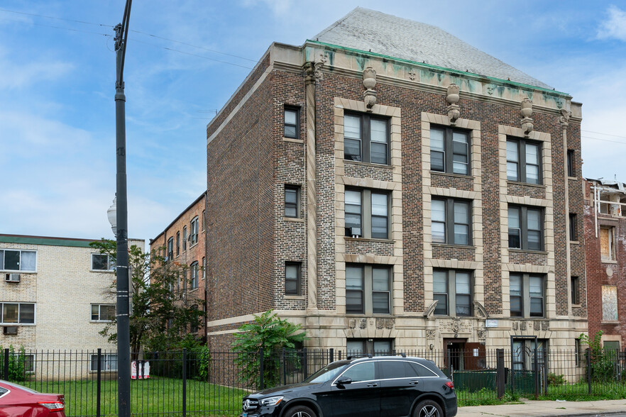 156-158 N Central Ave, Chicago, IL for sale - Building Photo - Image 2 of 15