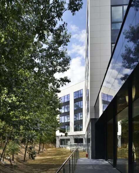 Office in Évry-Courcouronnes for lease - Building Photo - Image 2 of 5