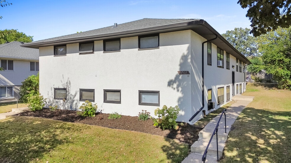 1715 Thomas Ave, Saint Paul, MN for sale - Building Photo - Image 1 of 22