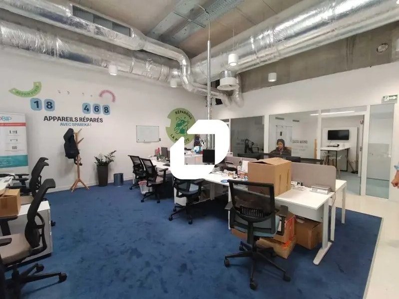 Vente Bureaux 879 m² - Photo 1