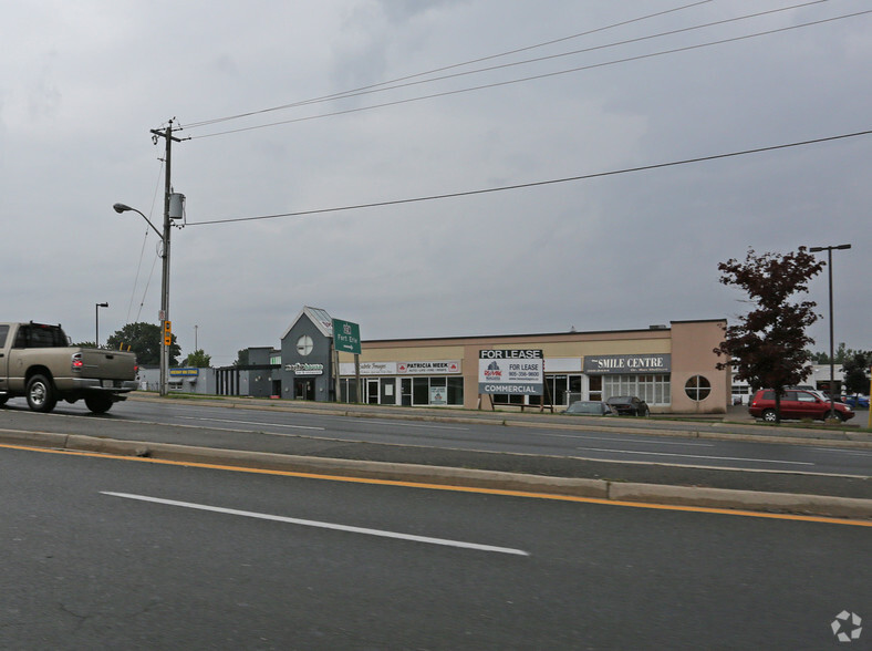 4030 Montrose Rd, Niagara Falls, ON for lease - Primary Photo - Image 1 of 5