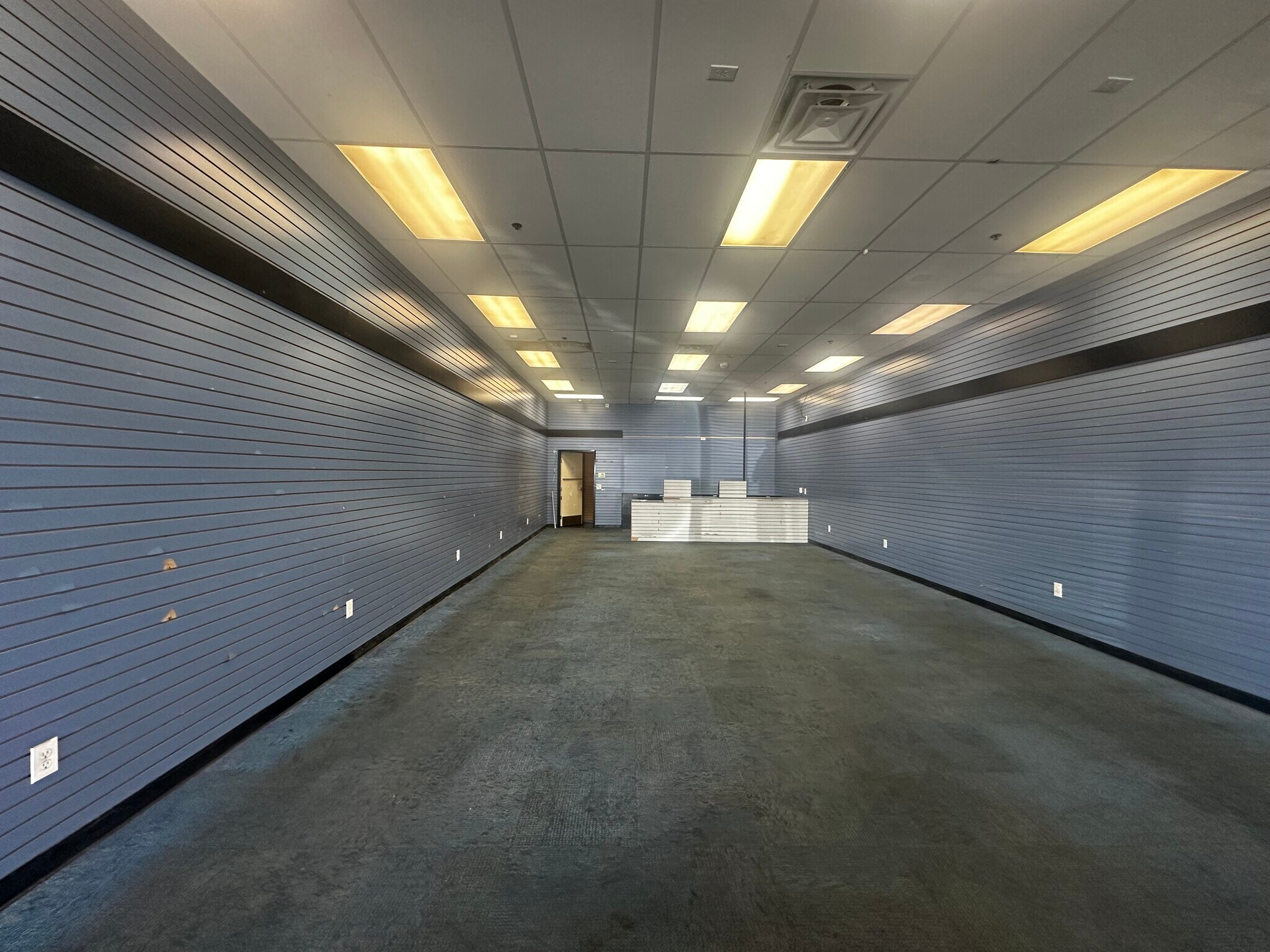140 Hidden Valley Pky, Norco, CA for lease Interior Photo- Image 1 of 6
