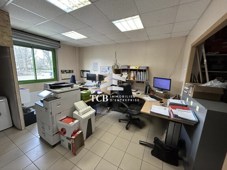 Flex in Haute-Goulaine for lease - Interior Photo - Image 2 of 8