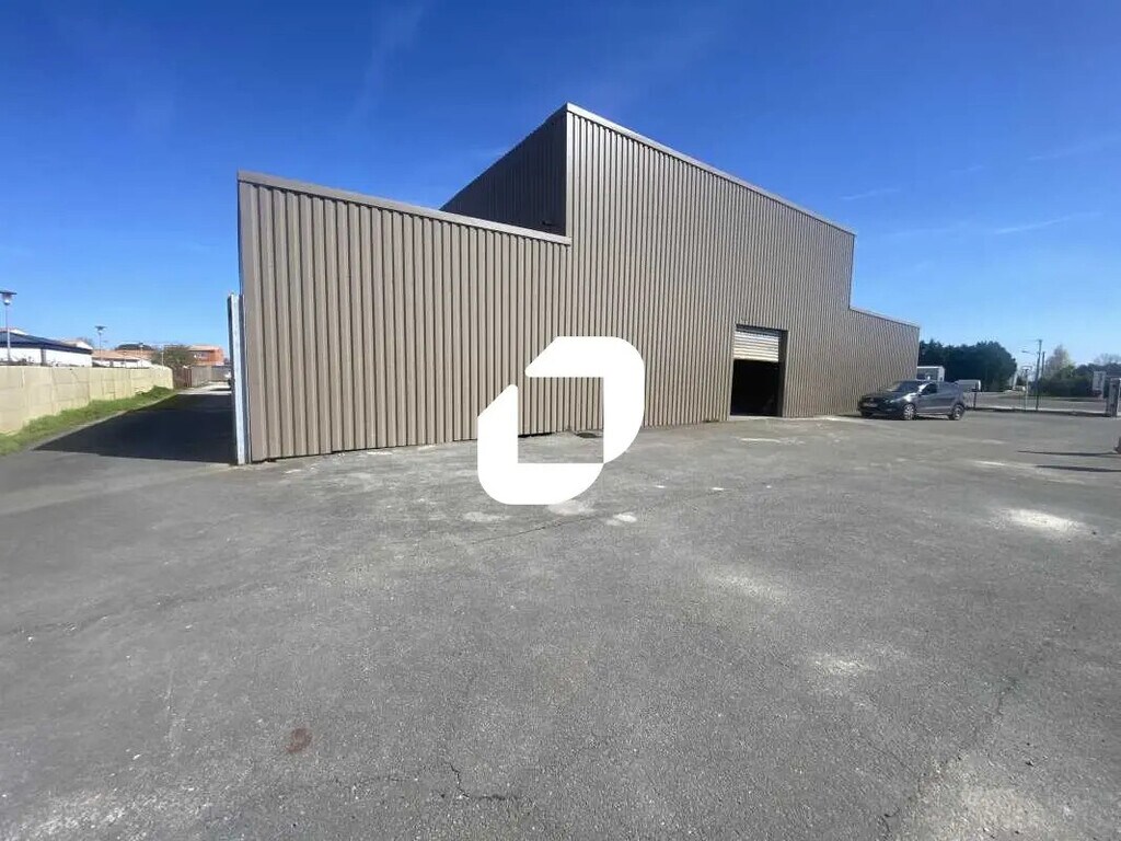Location Local d'activités 500 m² - Photo 1