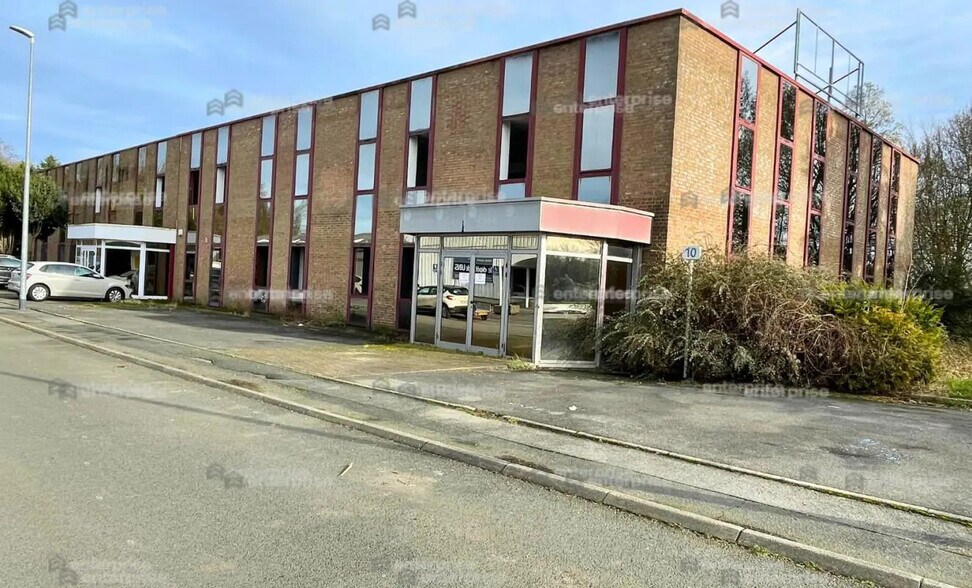 Office in Lens for lease - Building Photo - Image 3 of 10