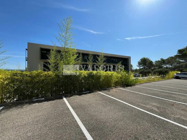 Office in Aix-en-Provence for lease - Building Photo - Image 2 of 18