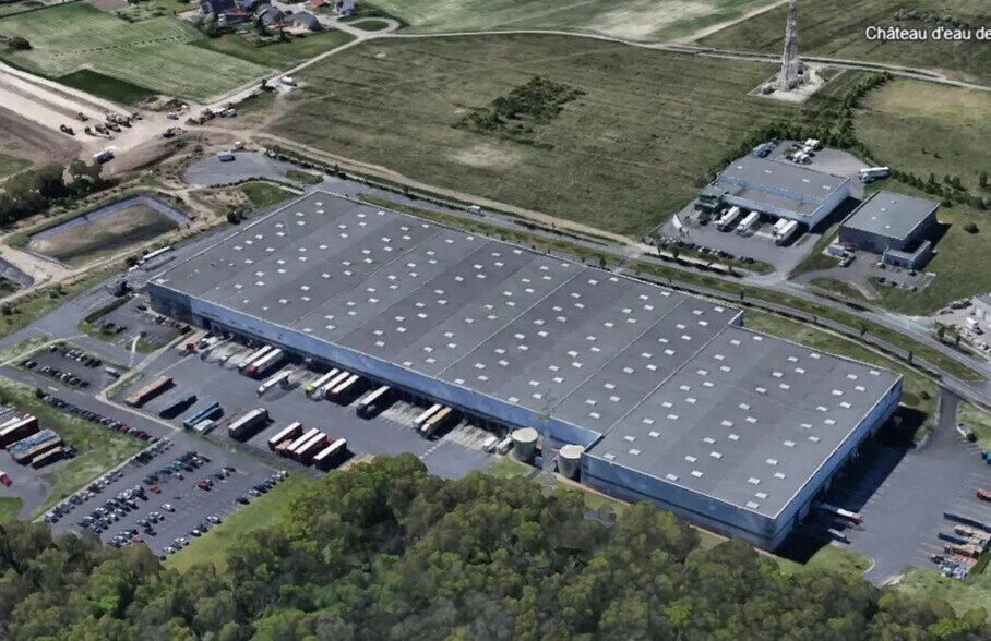 Industrial in Ingré for lease - Building Photo - Image 2 of 6