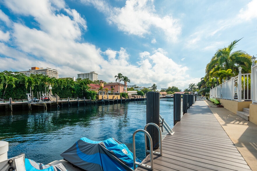 56 Fort Royal Isle, Fort Lauderdale, FL for sale - Building Photo - Image 3 of 15