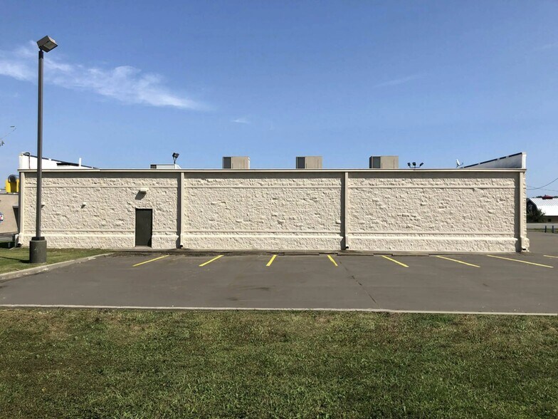1714 S National Ave, Fort Scott, KS for lease - Building Photo - Image 3 of 4