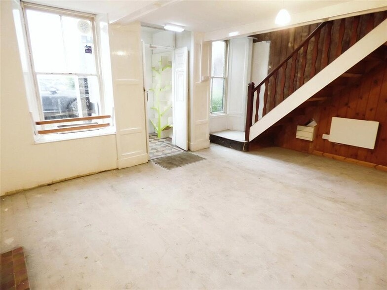 22 Market Sq, Kirkby Stephen for sale - Interior Photo - Image 3 of 17