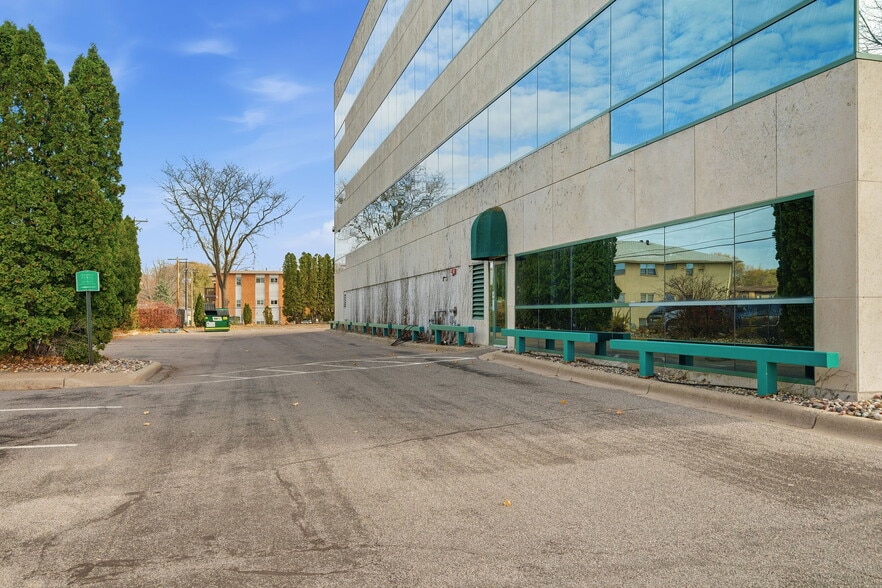 941 Hillwind Rd NE, Minneapolis, MN for sale - Building Photo - Image 3 of 75