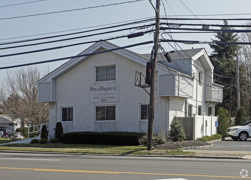 811 Old Country Rd, Plainview, NY for lease - Primary Photo - Image 1 of 18