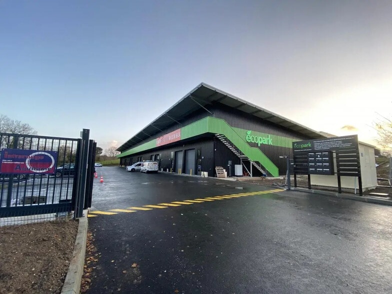 Industrial in Artigues-près-Bordeaux for lease - Building Photo - Image 2 of 14