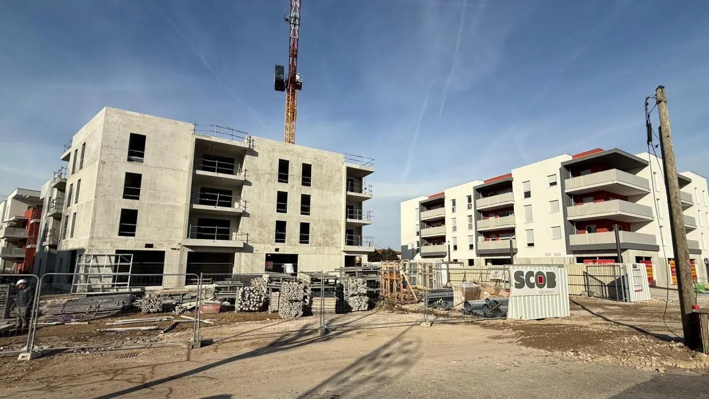 Flex in Péronnas for sale Construction Photo- Image 1 of 3