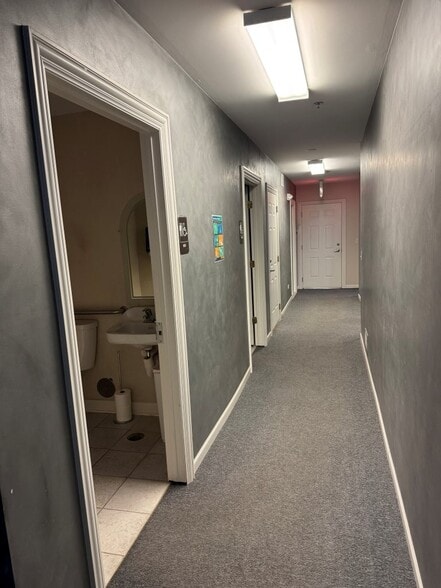 2000 W Main St, St Charles, IL for lease - Building Photo - Image 3 of 27