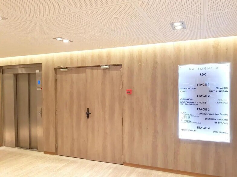 Office in Chatou for lease - Interior Photo - Image 2 of 4