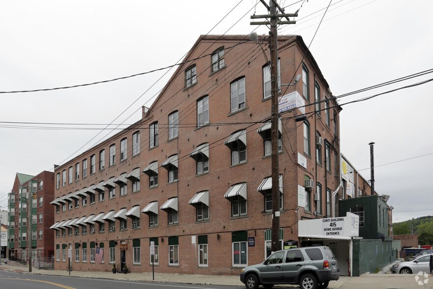 415 Howe Ave, Shelton, CT for sale - Primary Photo - Image 1 of 1