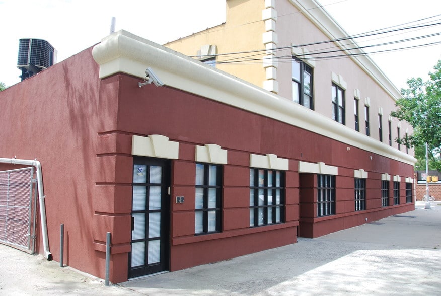 98-22 Metropolitan Ave, Forest Hills, NY for lease - Building Photo - Image 2 of 3