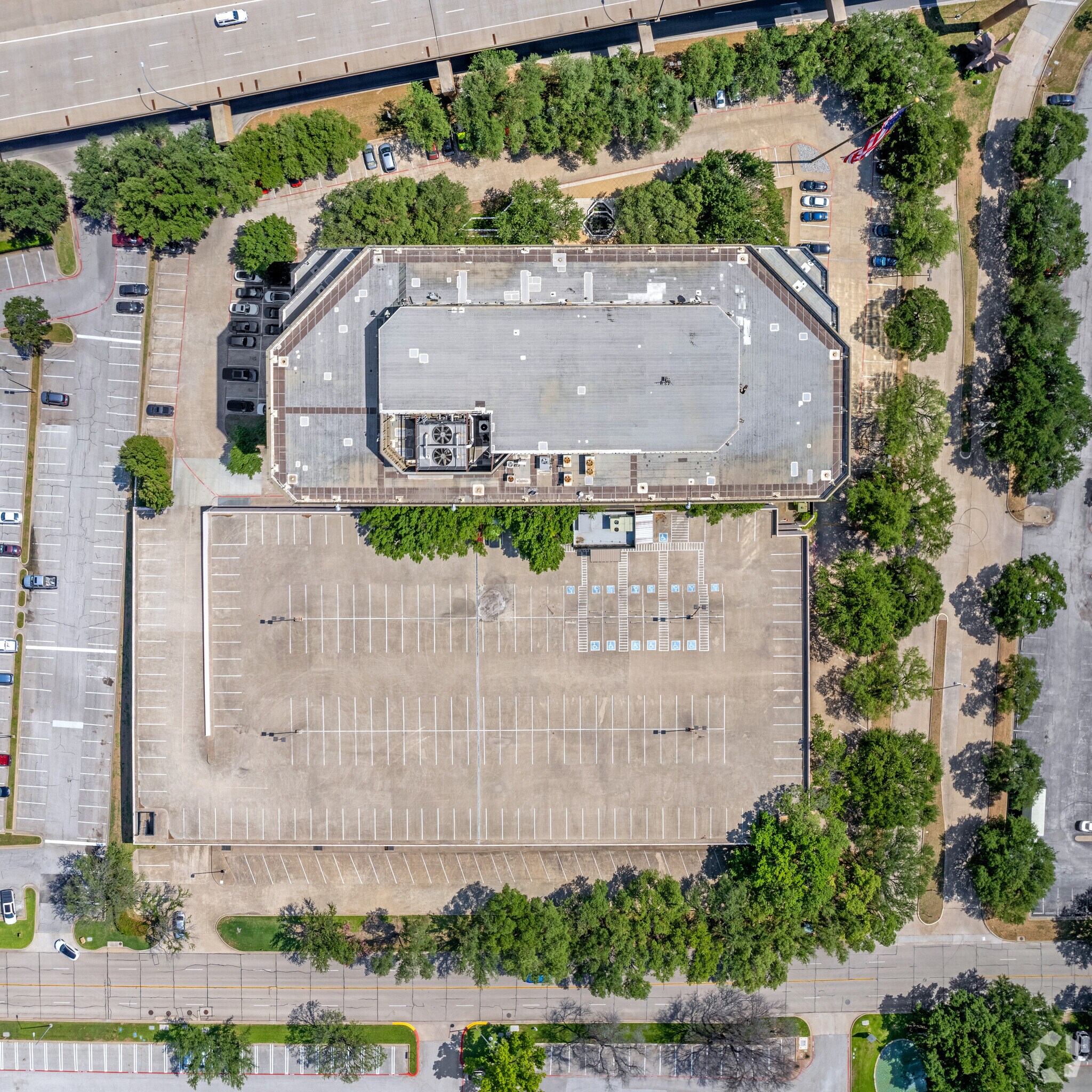 6820 Lyndon B Johnson Freeway - df4yf33