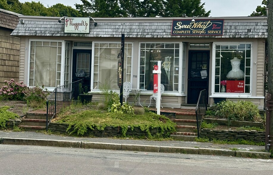 705 Main St, Hyannis, MA for sale - Building Photo - Image 1 of 18