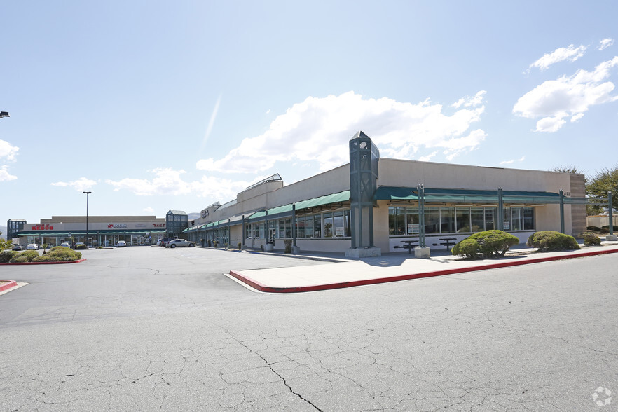 330 W Rancho Vista Blvd, Palmdale, CA for lease - Primary Photo - Image 1 of 3