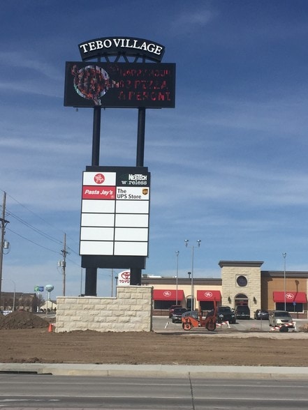 4320 Vine St, Hays, KS for lease - Building Photo - Image 2 of 5