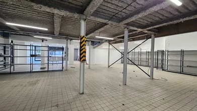 Retail in Paris for lease Interior Photo- Image 2 of 4