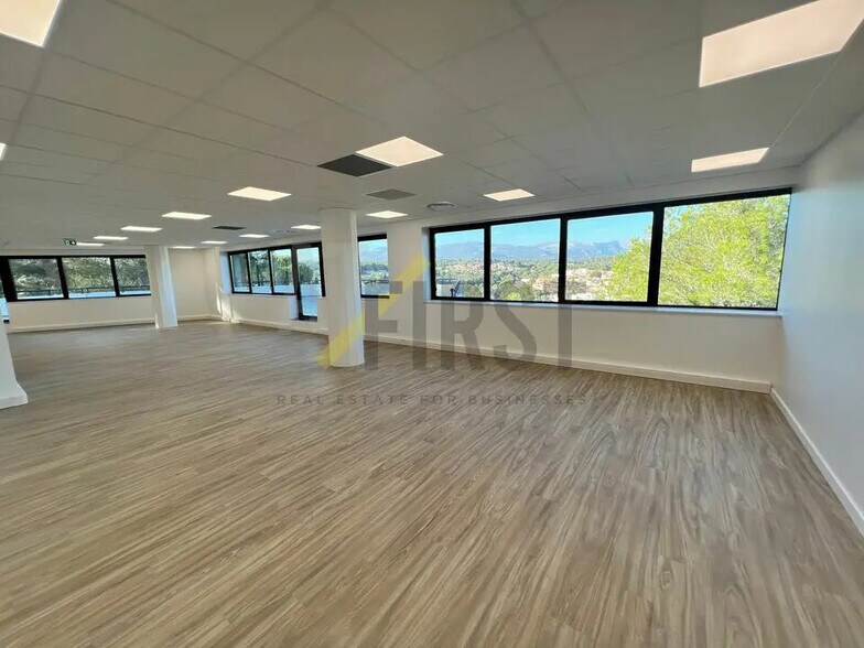 Office in SOPHIA ANTIPOLIS for lease - Building Photo - Image 3 of 12