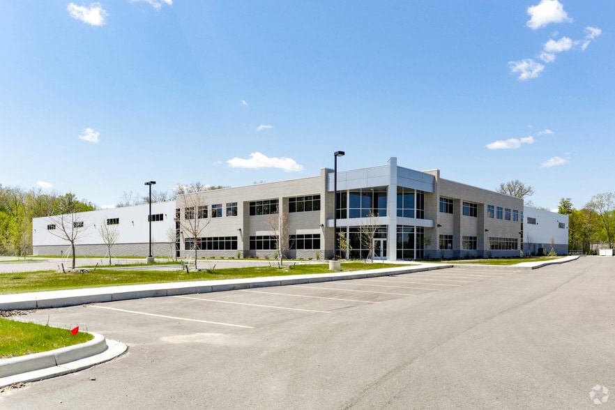 28415 Automation Blvd, Wixom, MI for sale - Primary Photo - Image 1 of 1