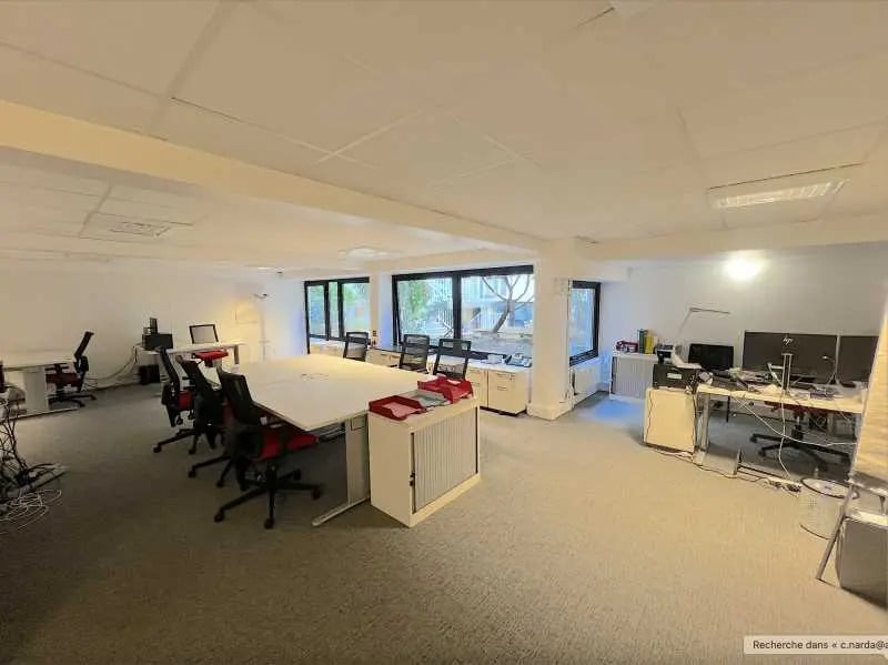 Office in Paris for lease Building Photo- Image 1 of 10