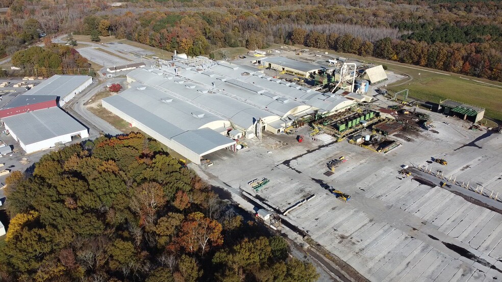 634 Davis St, Emporia, VA for lease - Commercial Listing Video - Image 3 of 15