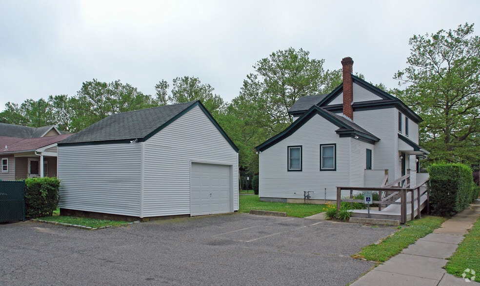 1228 Roanoke Ave, Riverhead, NY for sale - Building Photo - Image 2 of 20