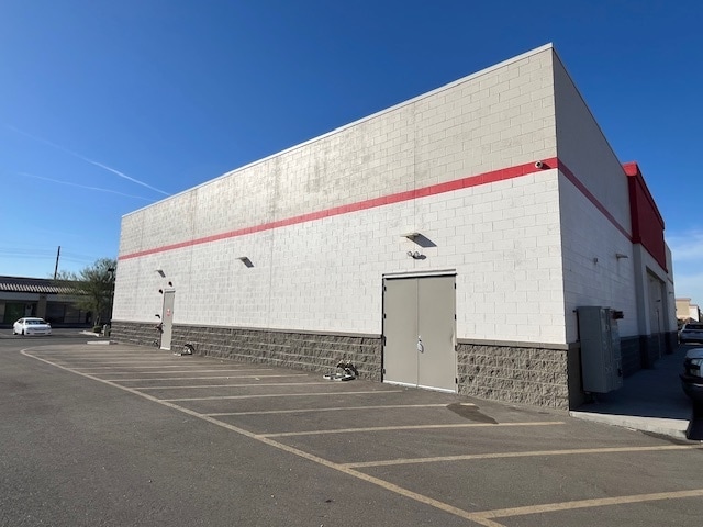 5051 N 83rd Ave, Glendale, AZ for lease - Building Photo - Image 3 of 6