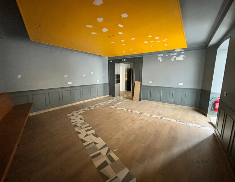 Retail in Paris for lease - Building Photo - Image 3 of 6